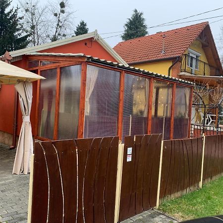 Gunarasi Villa Jacuzzival Dombóvár Zewnętrze zdjęcie