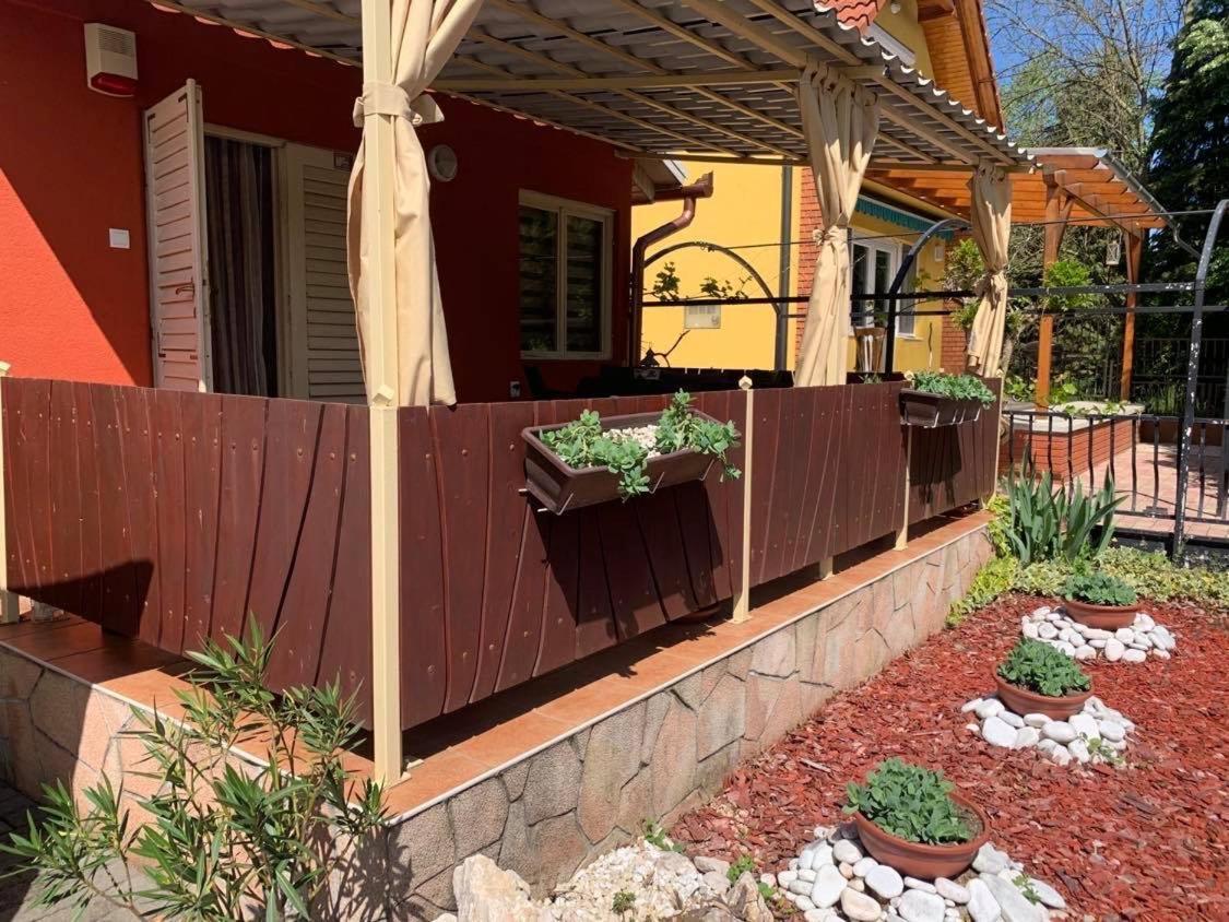 Gunarasi Villa Jacuzzival Dombóvár Zewnętrze zdjęcie