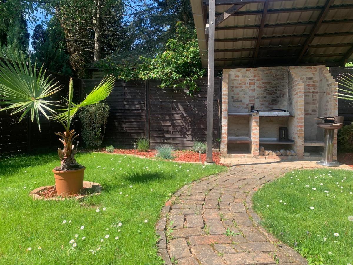 Gunarasi Villa Jacuzzival Dombóvár Zewnętrze zdjęcie